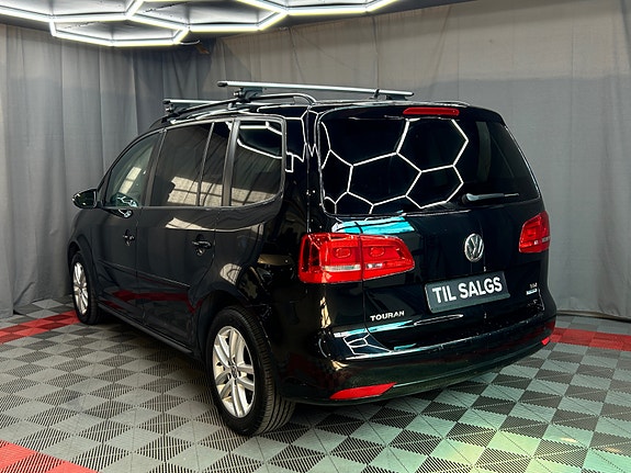 Volkswagen Touran 10 of 30