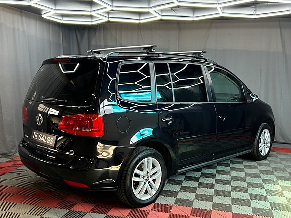 Volkswagen Touran 3 of 30