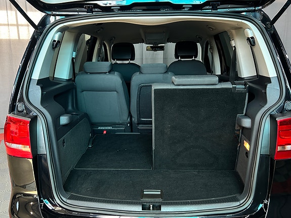 Volkswagen Touran 8 of 30