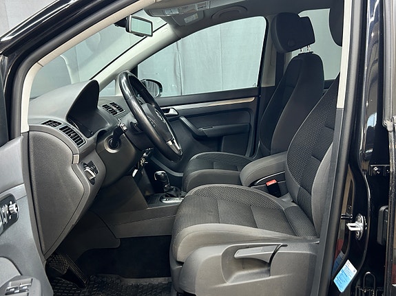 Volkswagen Touran 13 of 30