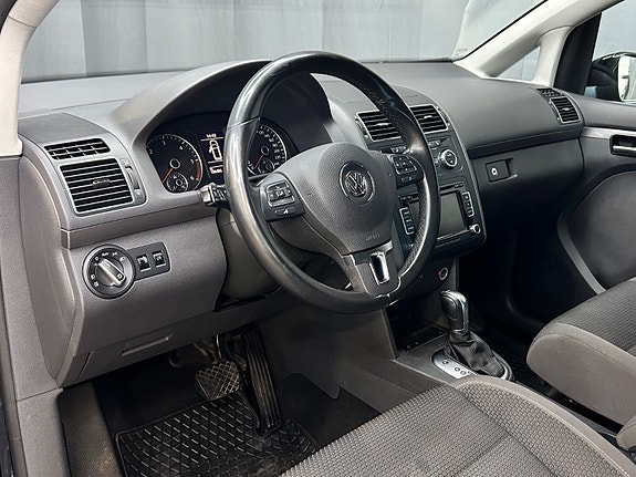 Volkswagen Touran 14 of 30