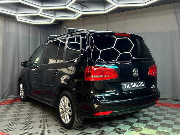 Volkswagen Touran 9 of 30