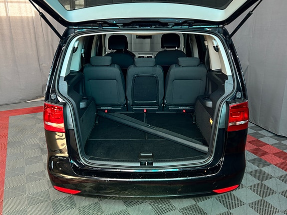 Volkswagen Touran 7 of 30
