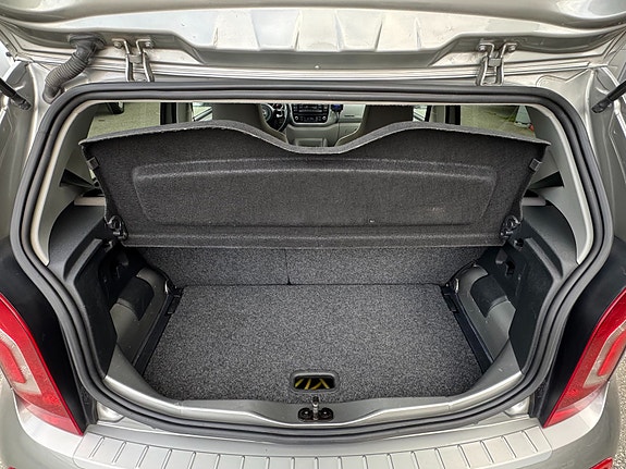 Volkswagen UP! 24 of 25