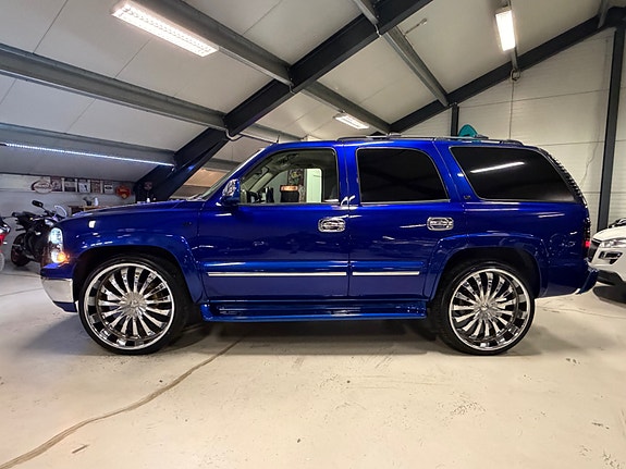 Chevrolet Tahoe 2 of 16