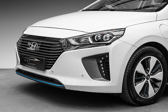 Hyundai IONIQ 3 of 28