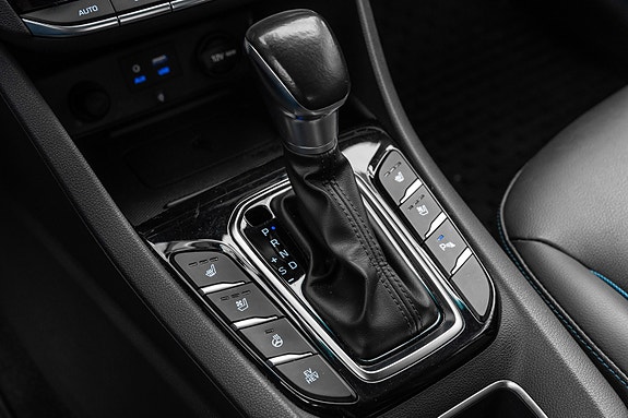 Hyundai IONIQ 13 of 28