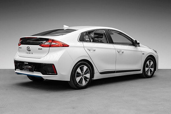 Hyundai IONIQ 2 of 28