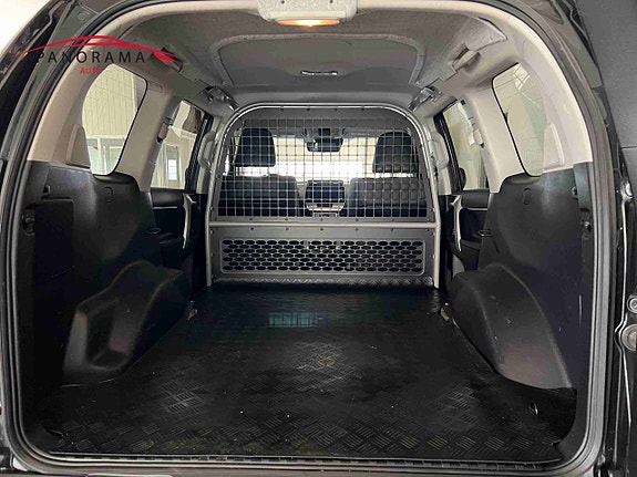 Toyota Land Cruiser 26 of 29