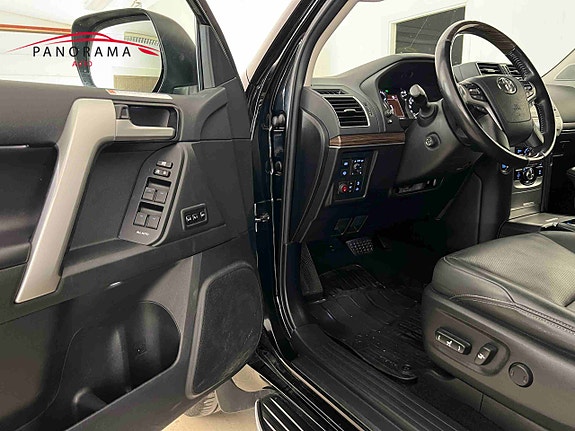 Toyota Land Cruiser 7 of 29