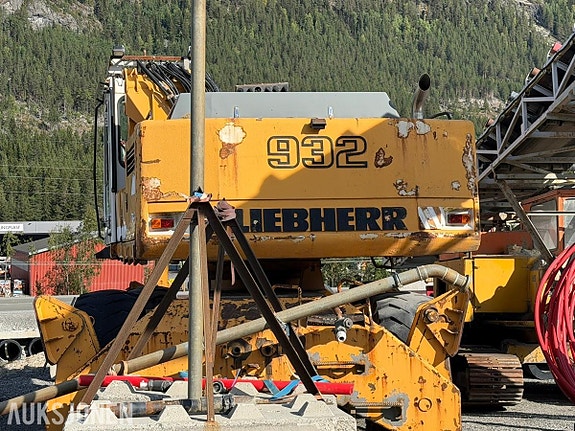 Liebherr A 932 Litronic 7 of 30