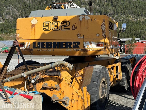 Liebherr A 932 Litronic 10 of 30
