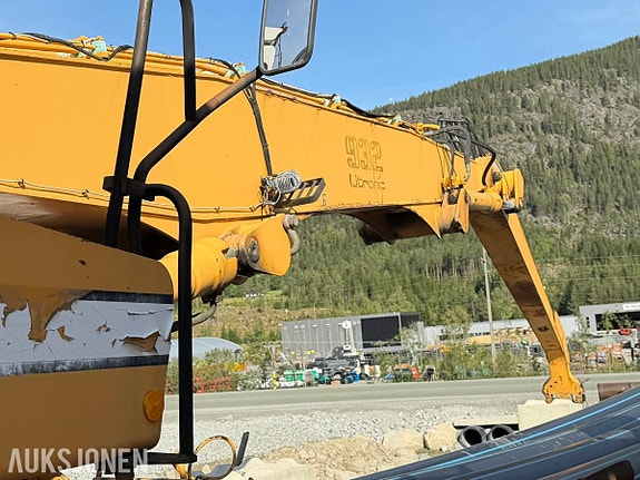 Liebherr A 932 Litronic 11 of 30