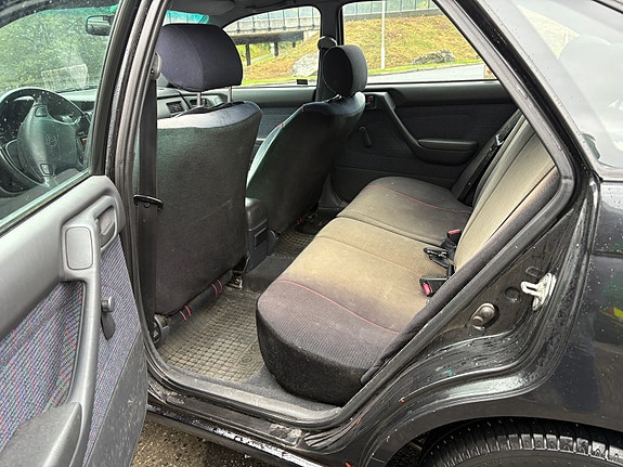 Toyota Carina E 5 of 7