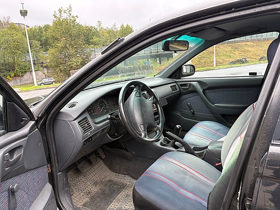 Toyota Carina E 4 of 7
