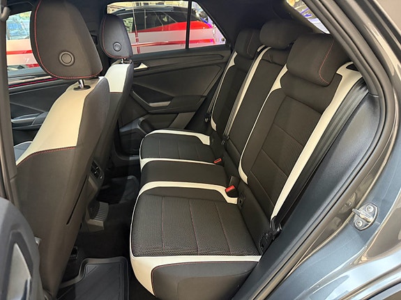 Volkswagen T-Roc 7 of 15