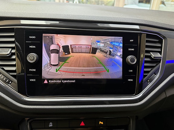 Volkswagen T-Roc 11 of 15