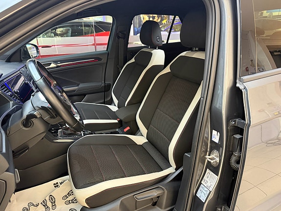 Volkswagen T-Roc 8 of 15