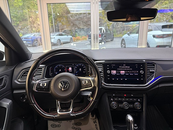 Volkswagen T-Roc 10 of 15