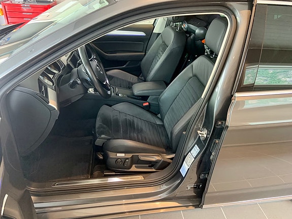 Volkswagen Passat 2 of 3