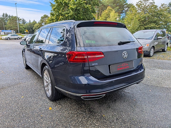 Volkswagen Passat 4 of 30