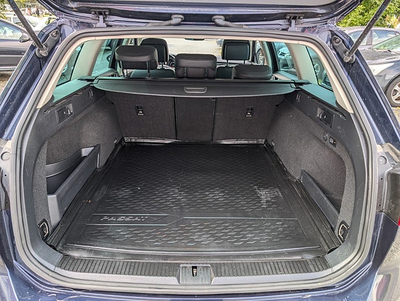 Volkswagen Passat 26 of 30