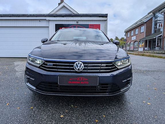 Volkswagen Passat 3 of 30