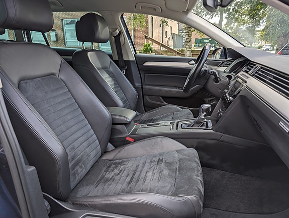 Volkswagen Passat 19 of 30