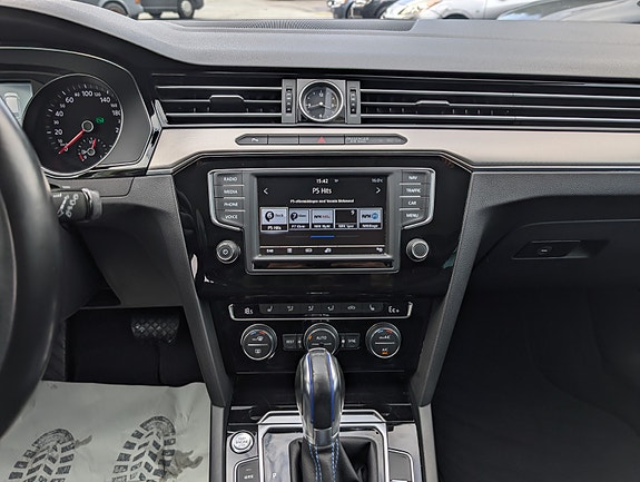 Volkswagen Passat 11 of 30