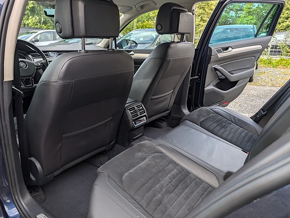Volkswagen Passat 23 of 30