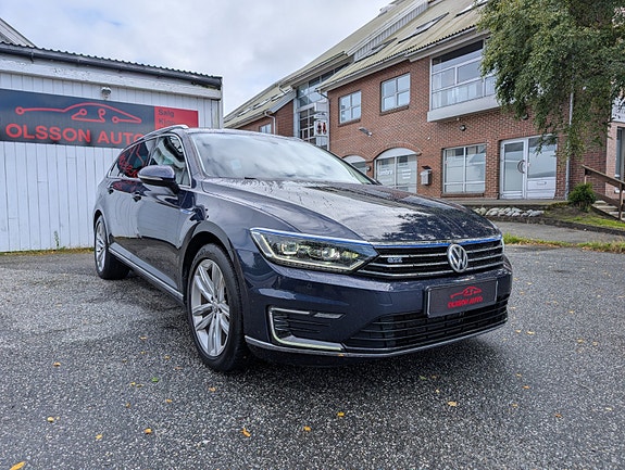 Volkswagen Passat 2 of 30