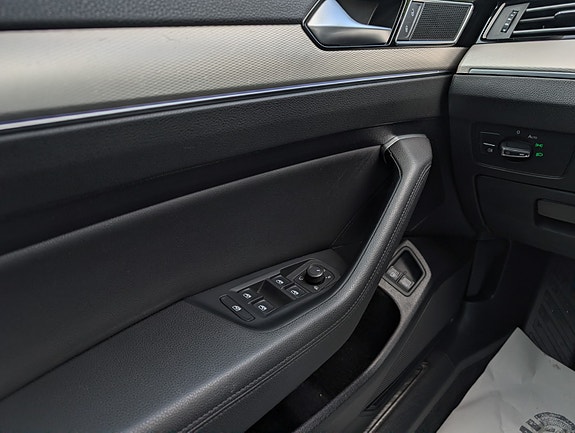 Volkswagen Passat 15 of 30