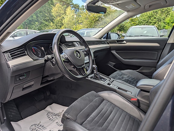 Volkswagen Passat 16 of 30