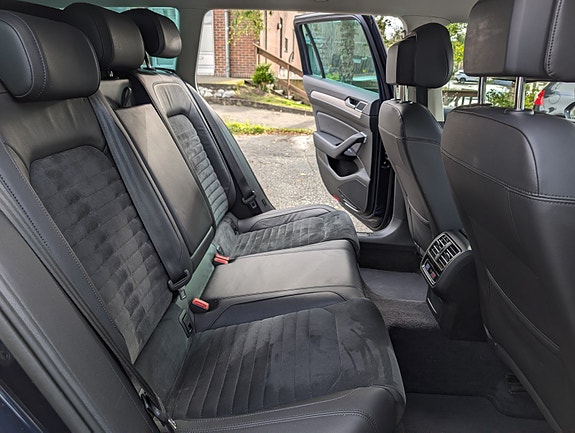 Volkswagen Passat 25 of 30