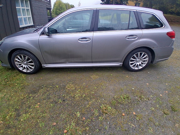 Subaru Legacy 10 of 30