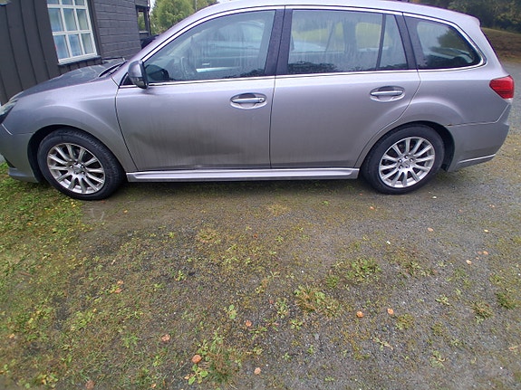 Subaru Legacy 9 of 30
