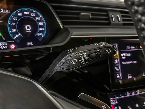 Audi e-tron 22 of 30
