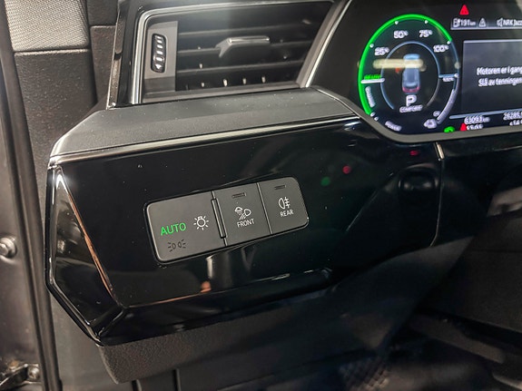 Audi e-tron 13 of 30