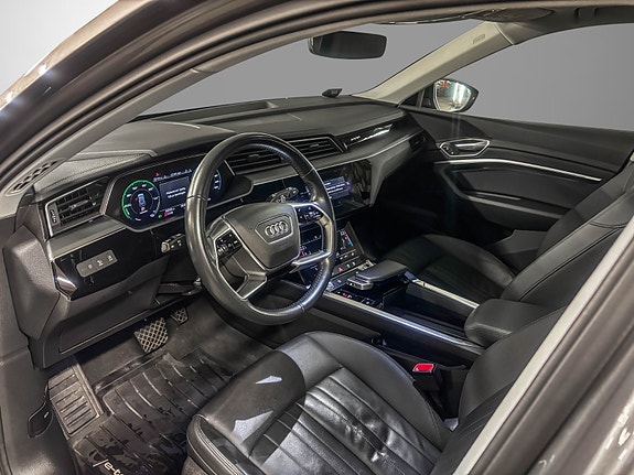 Audi e-tron 14 of 30