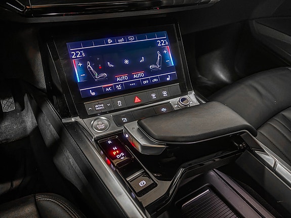 Audi e-tron 27 of 30