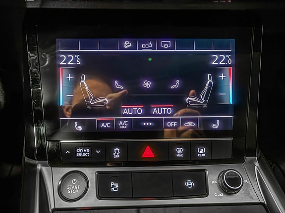 Audi e-tron 28 of 30