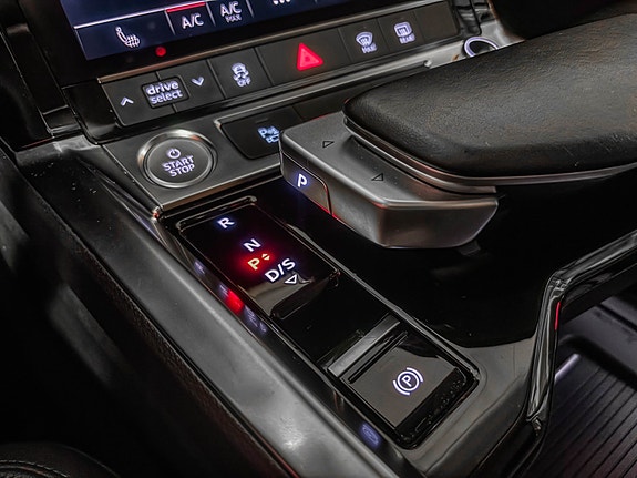 Audi e-tron 29 of 30
