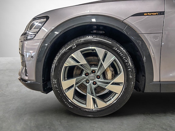 Audi e-tron 9 of 30