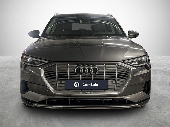 Audi e-tron 8 of 30