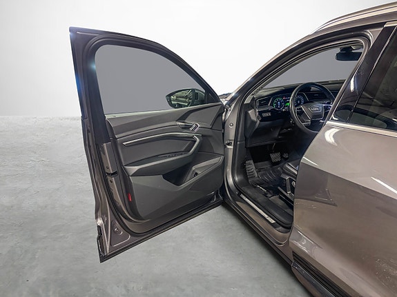 Audi e-tron 10 of 30