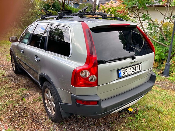Volvo XC90 2 of 8