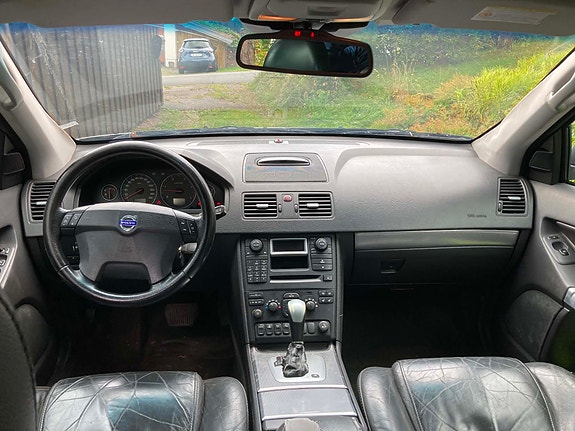 Volvo XC90 7 of 8