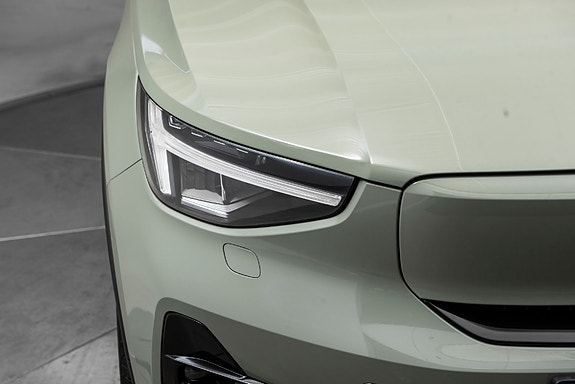 Volvo XC40 3 of 30