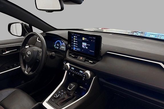 Toyota RAV4 16 of 21