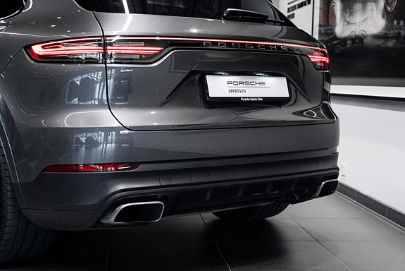 Porsche Cayenne 8 of 30